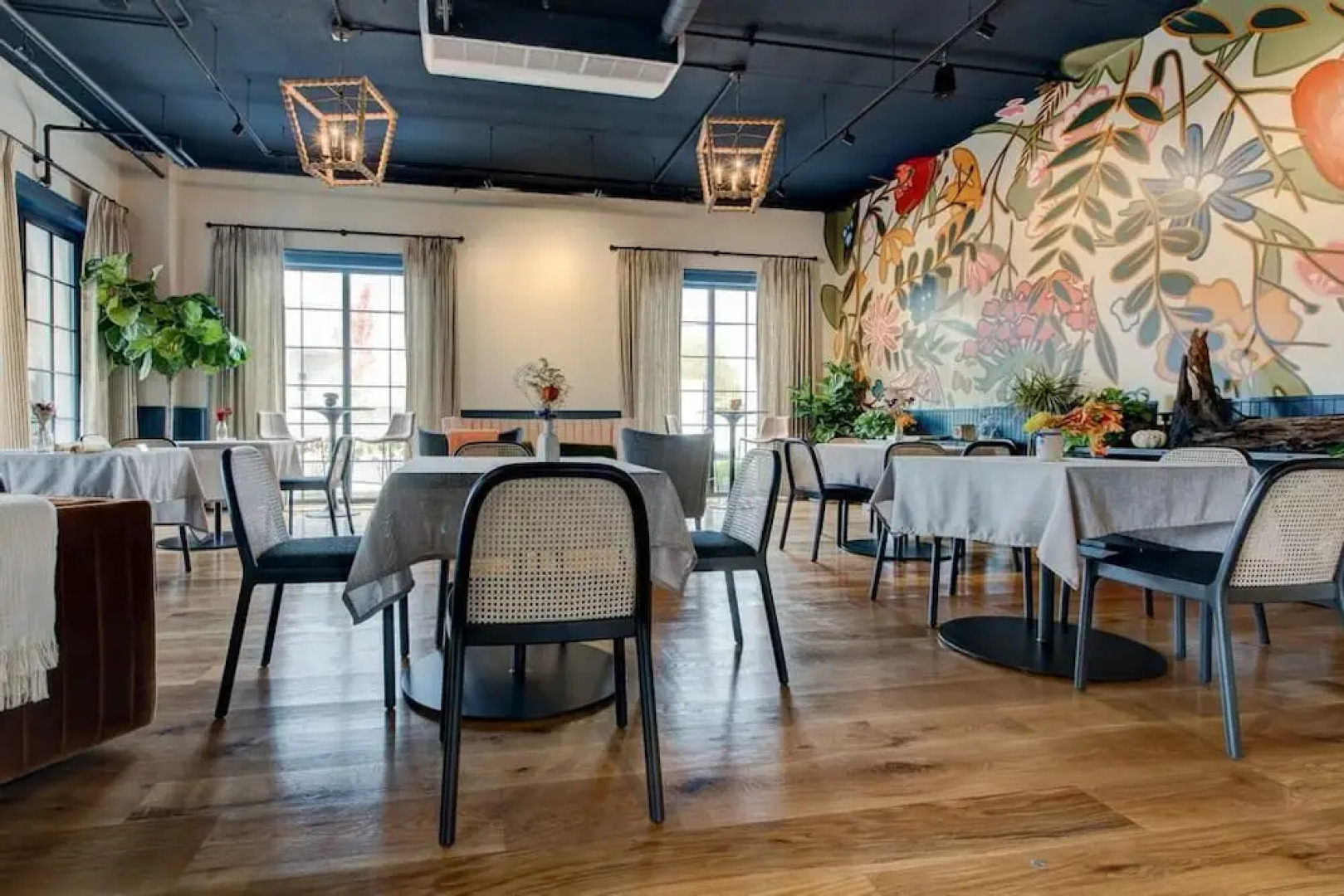 Elwood Hotel & Suites