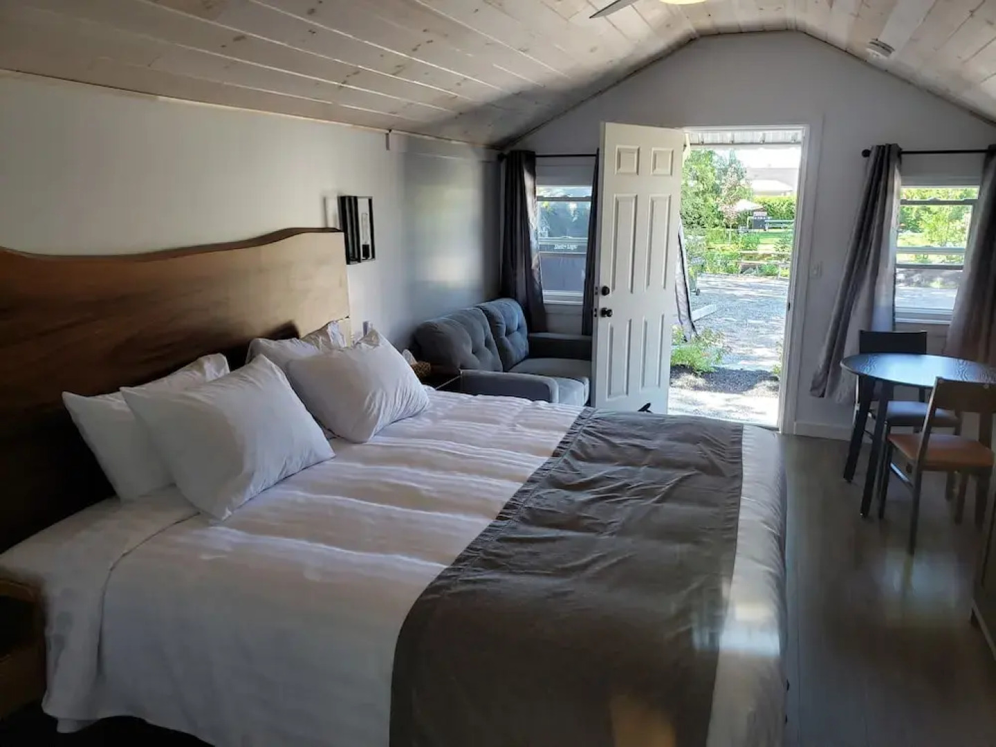 Adventure the Bruce Inn - Recently Renovated With Outdoor Hot Tub