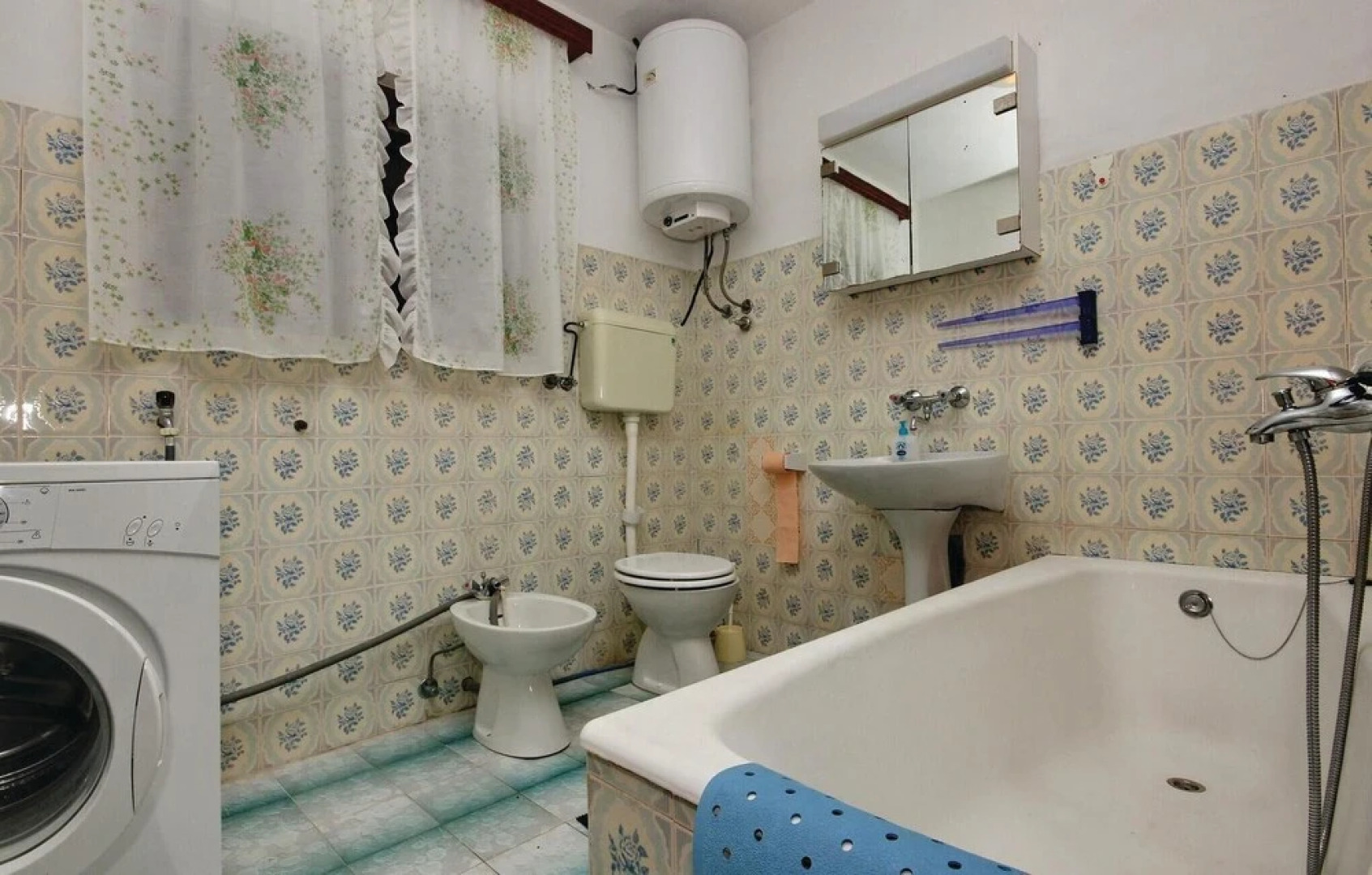 Amazing Home in Prizba With Wifi and 7 Bedrooms