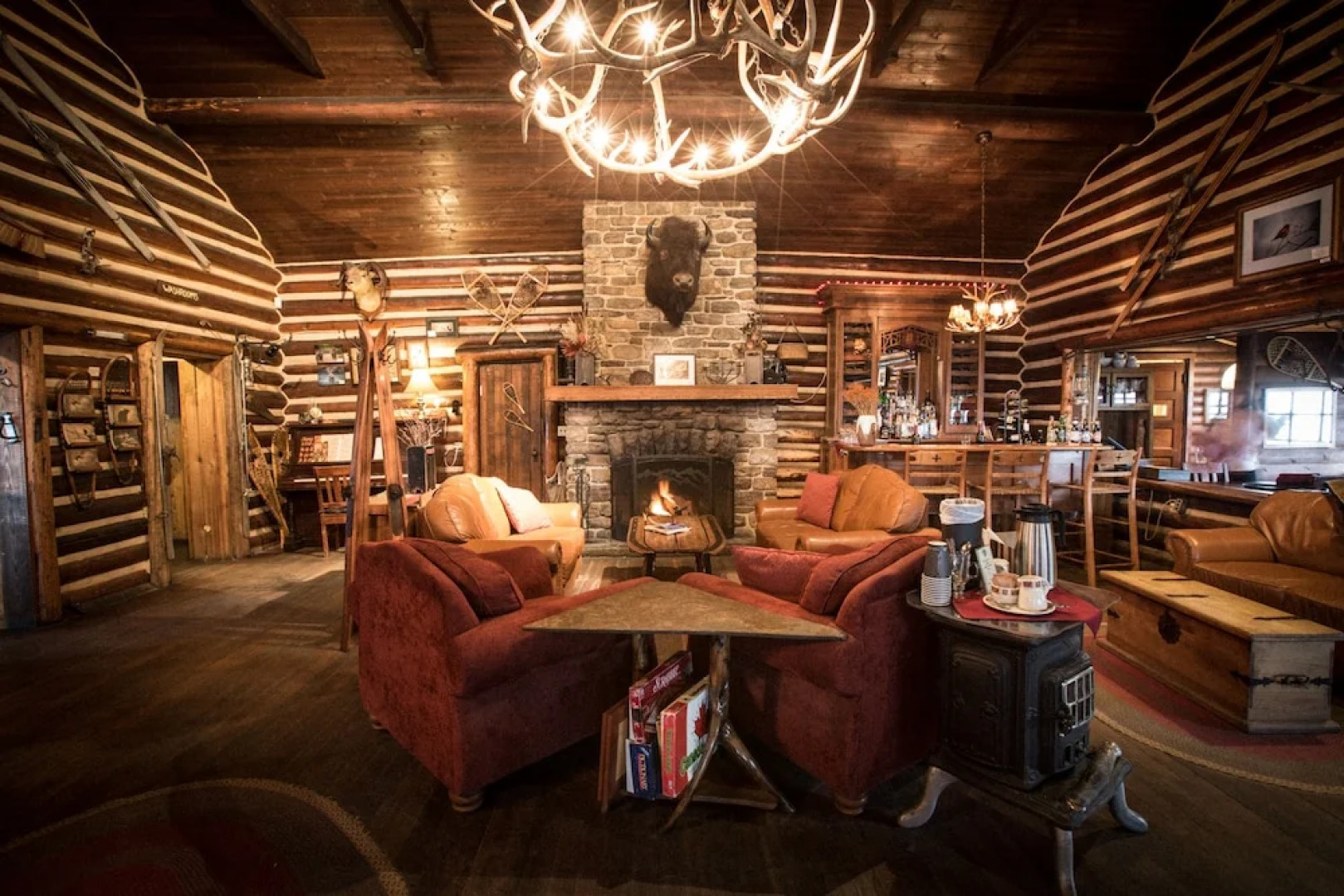 Storm Mountain Lodge Cabins & Dining