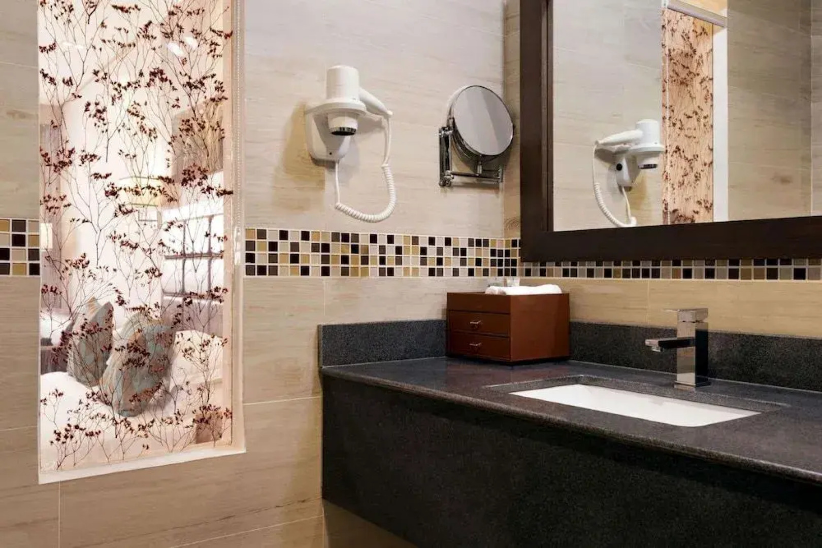 Days Hotel and Suites by Wyndham Dakar