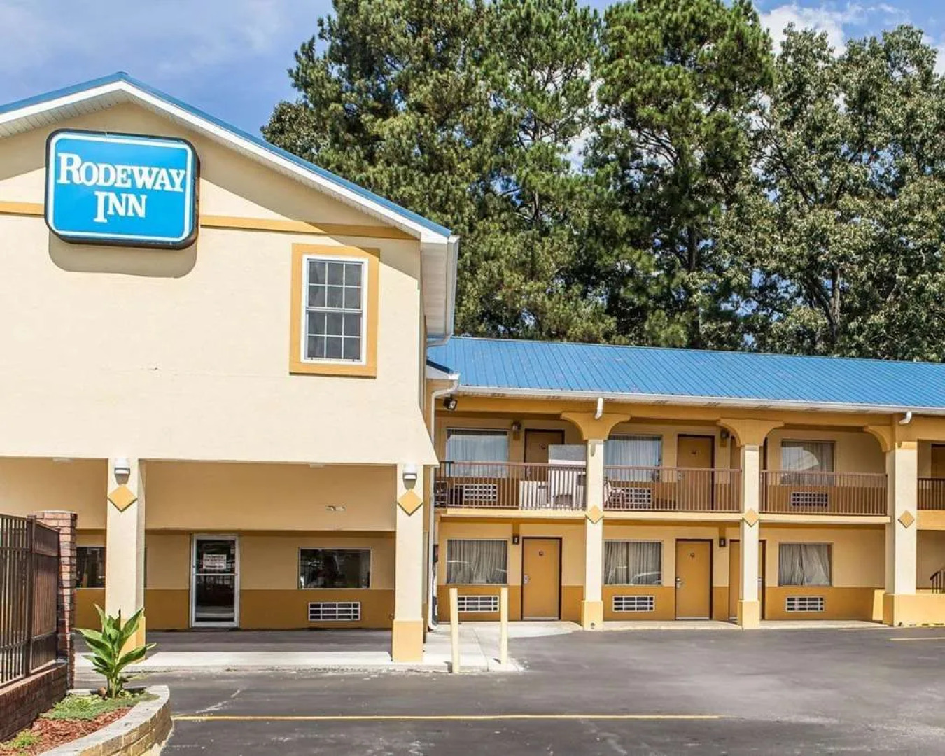 Days Inn By Wyndham Calhoun Ga I-75 And Us-41