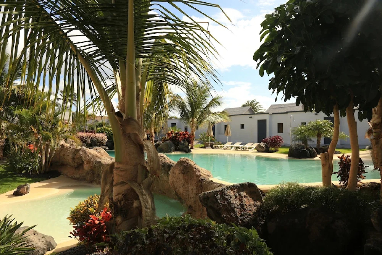 R2 Romantic Fantasia Dreams & Suites Hotel