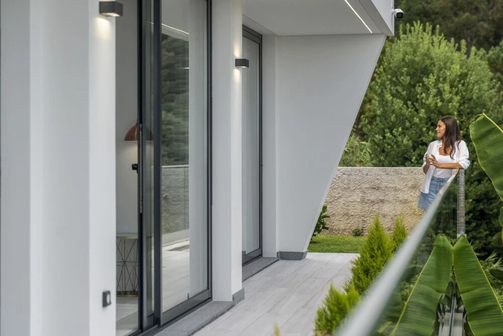 Sun, Pool and Comfort, The White House