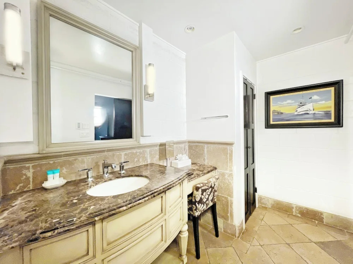 Catalina Courtyard Suites