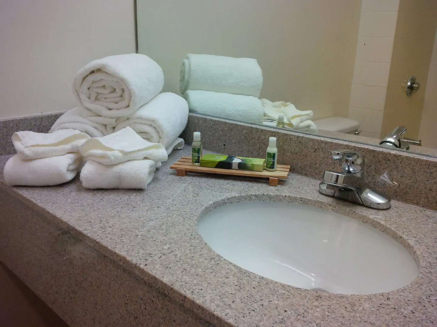 Maron Hotel & Suites