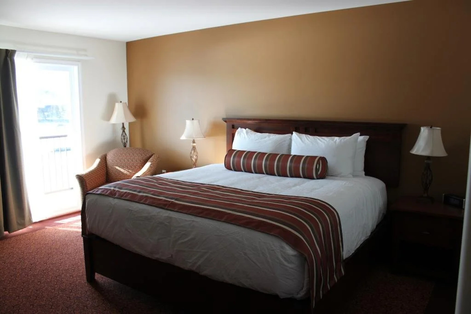 Lanes Riverhouse Inn & Cottages