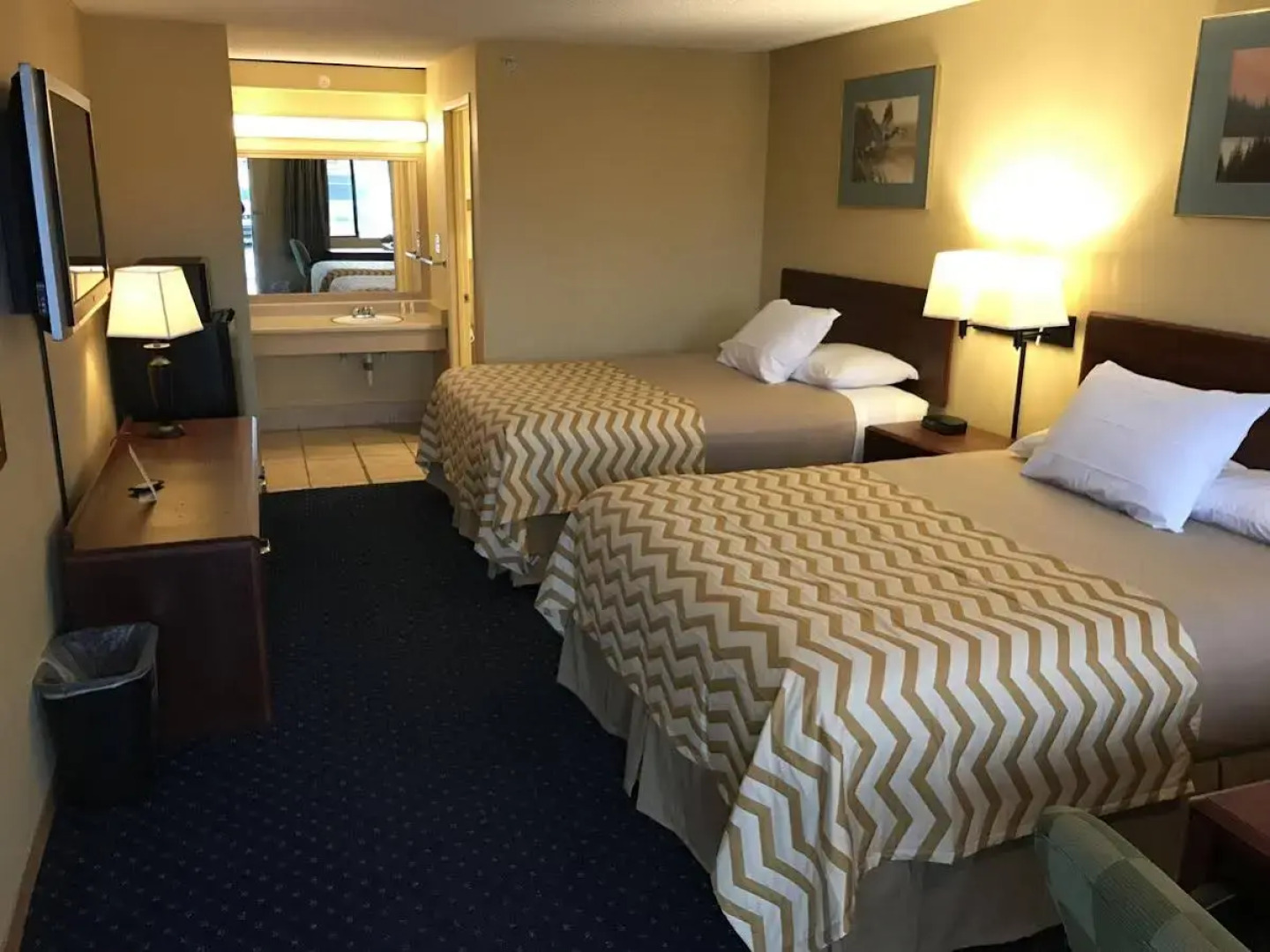 Travelodge by Wyndham Tacoma Near McChord AFB