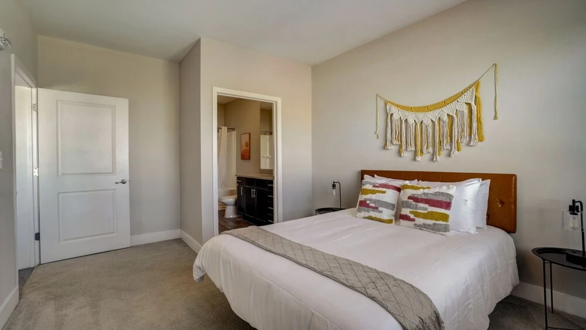 FRONTDESK Flats on 4th Apts Downtown Birmingham