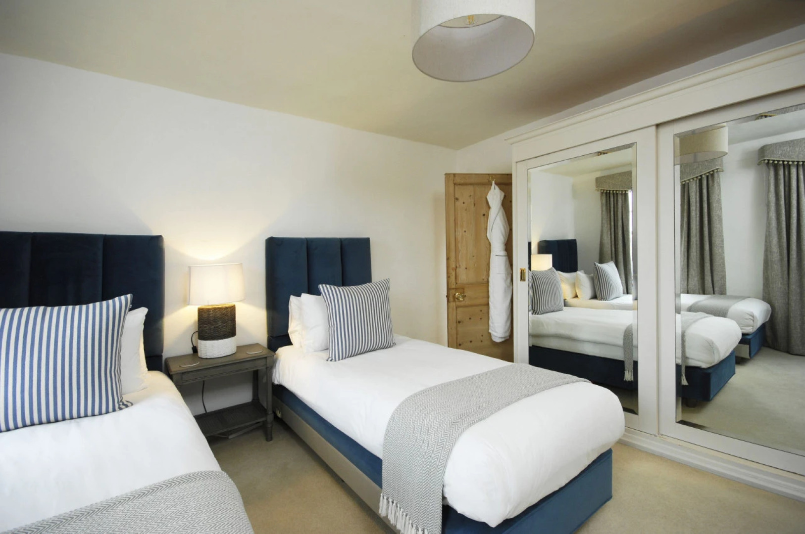 Dolls House - Luxury Townhouse - From 400 Per Night