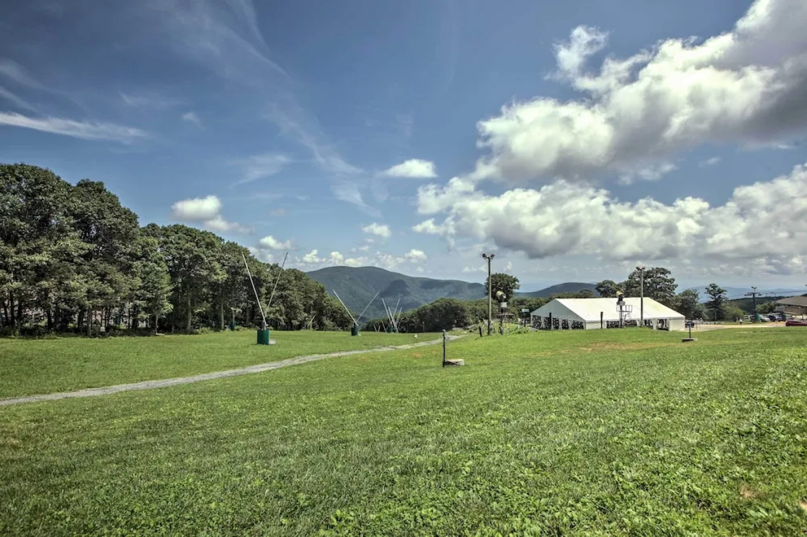 Wintergreen Home w/ Deck - Near Skiing & Hiking!