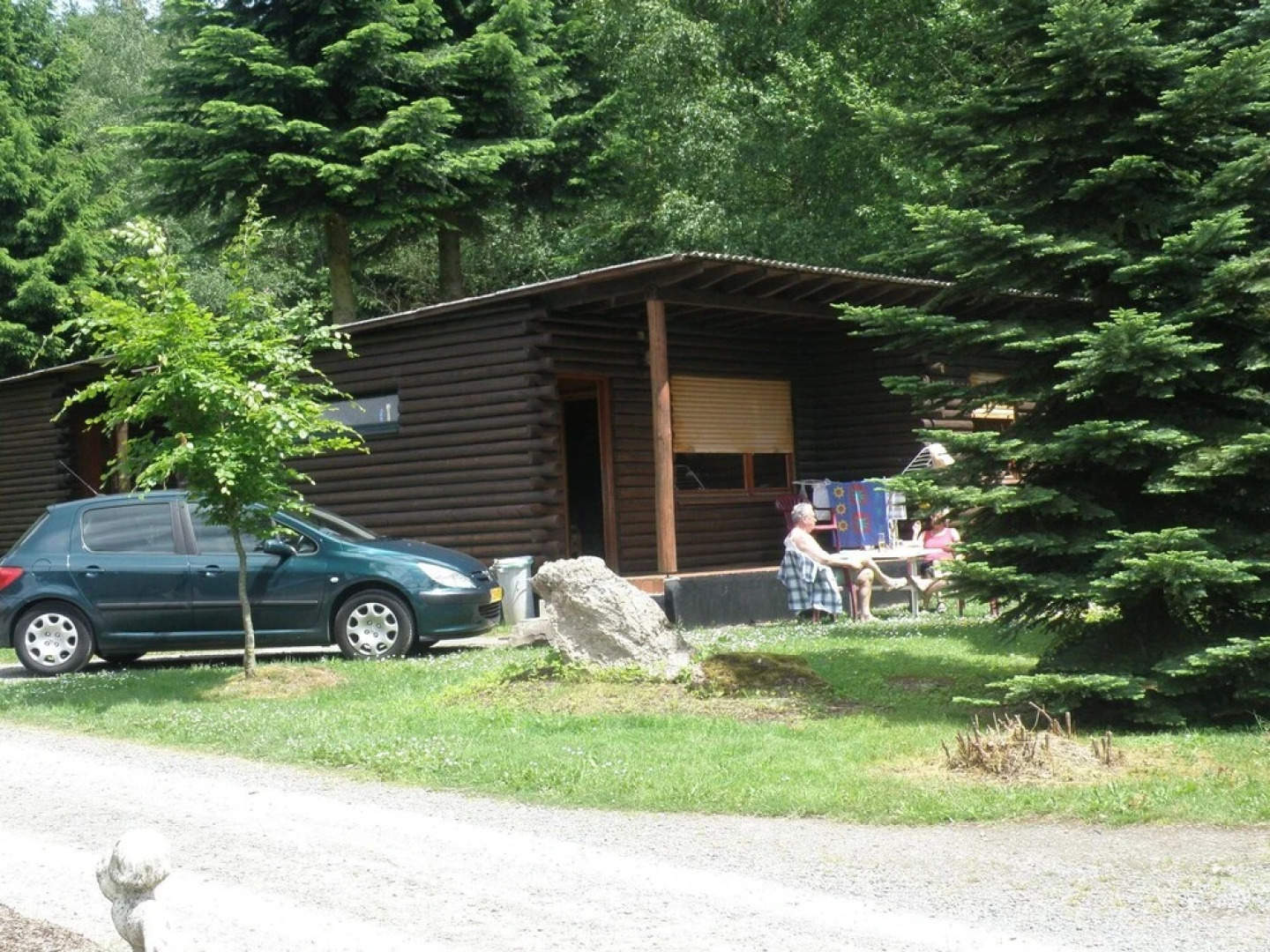 Tidy furnished wooden chalet, located close to the forest