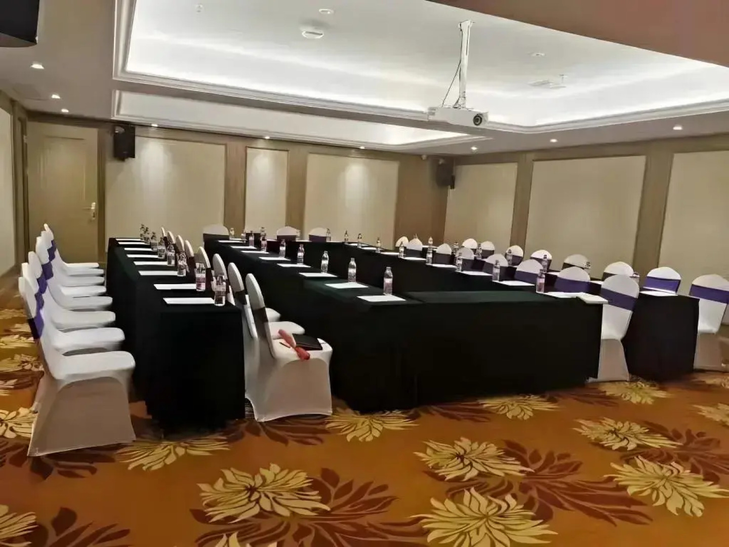 Vienna International Hotel (Haikou Old Town High-speed Railway Station)