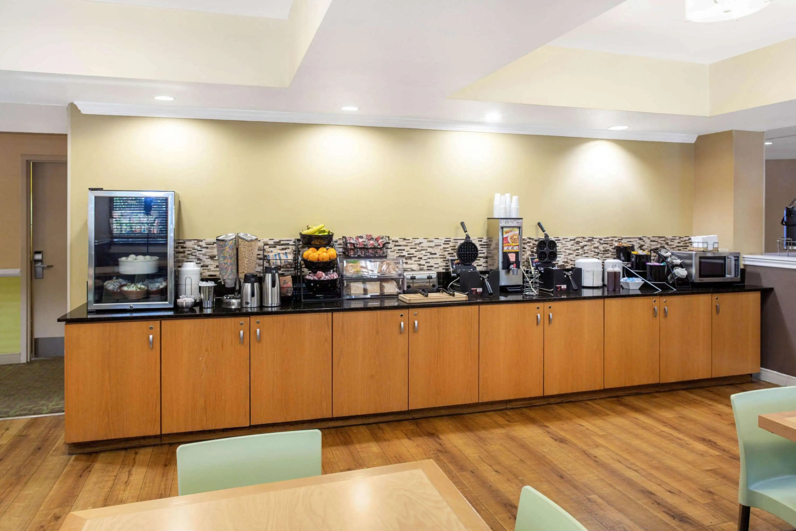 La Quinta Inn & Suites by Wyndham Sarasota Downtown