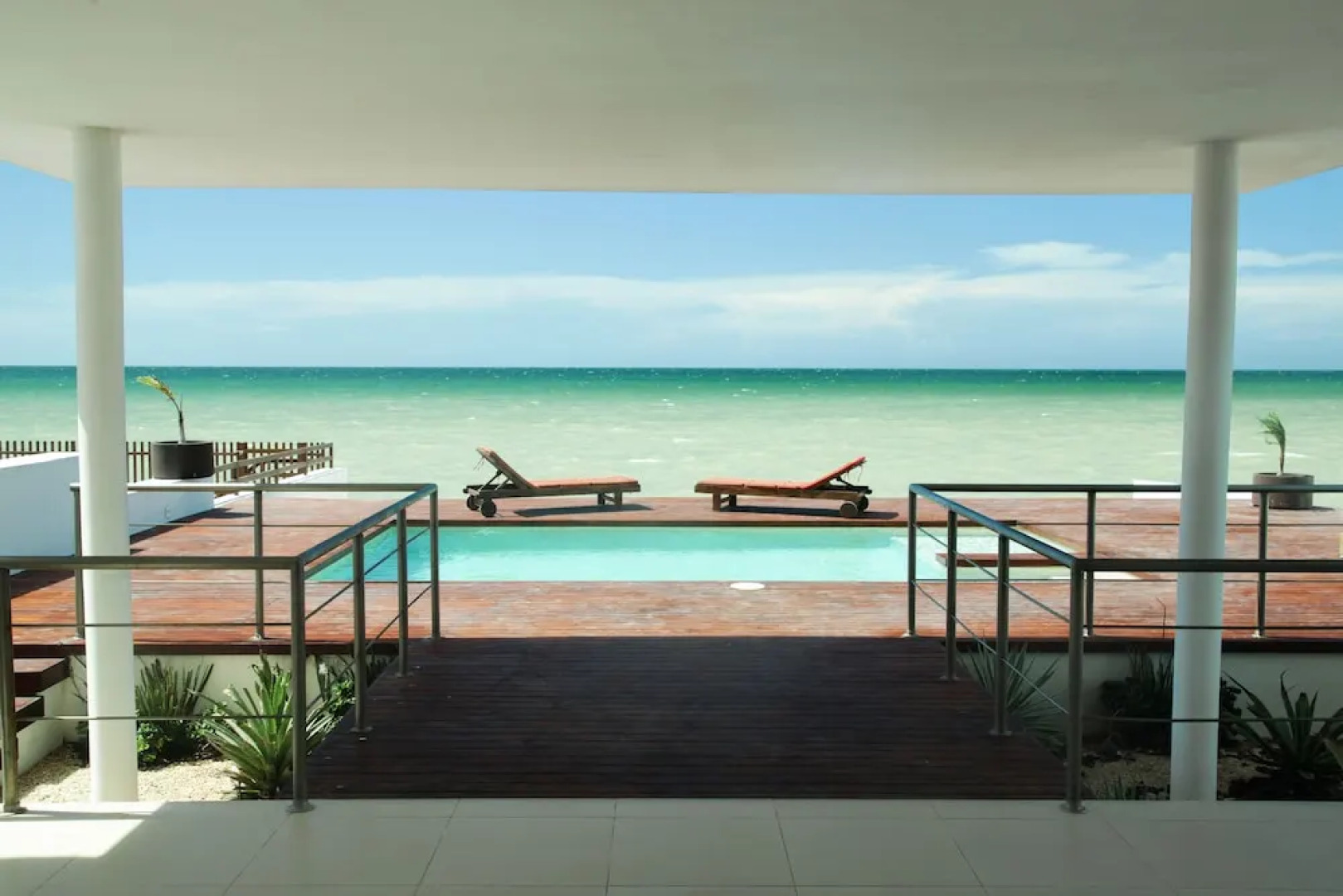 Beachfront Upscale House in Telchac