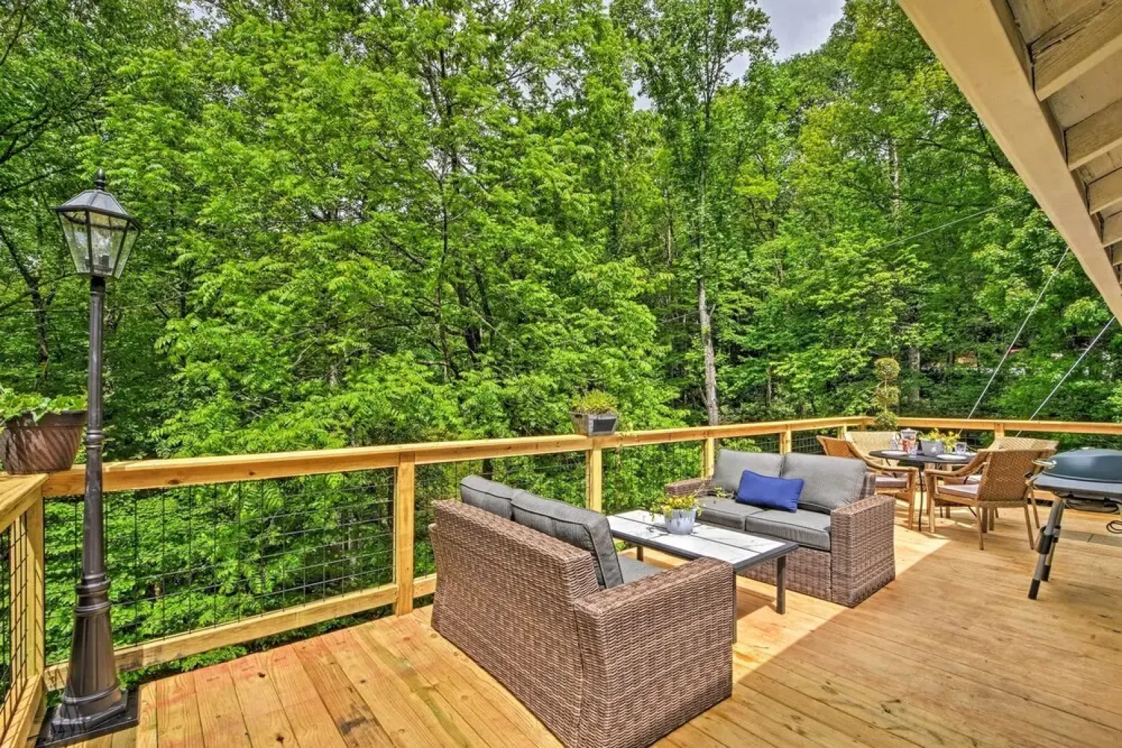 Renovated Highlands Cottage 3 Miles to Downtown!