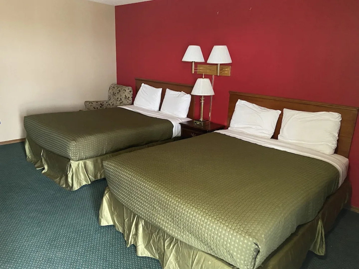 Colonial Inn Dyersville