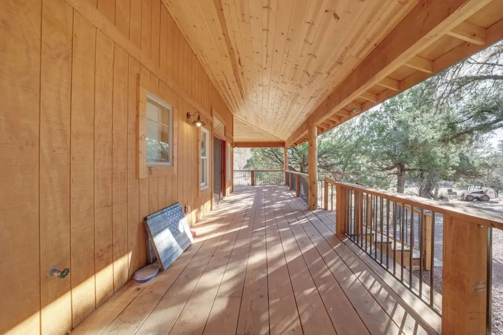 'lavender Lodge' Mountain-view Pine Cabin w/ Deck