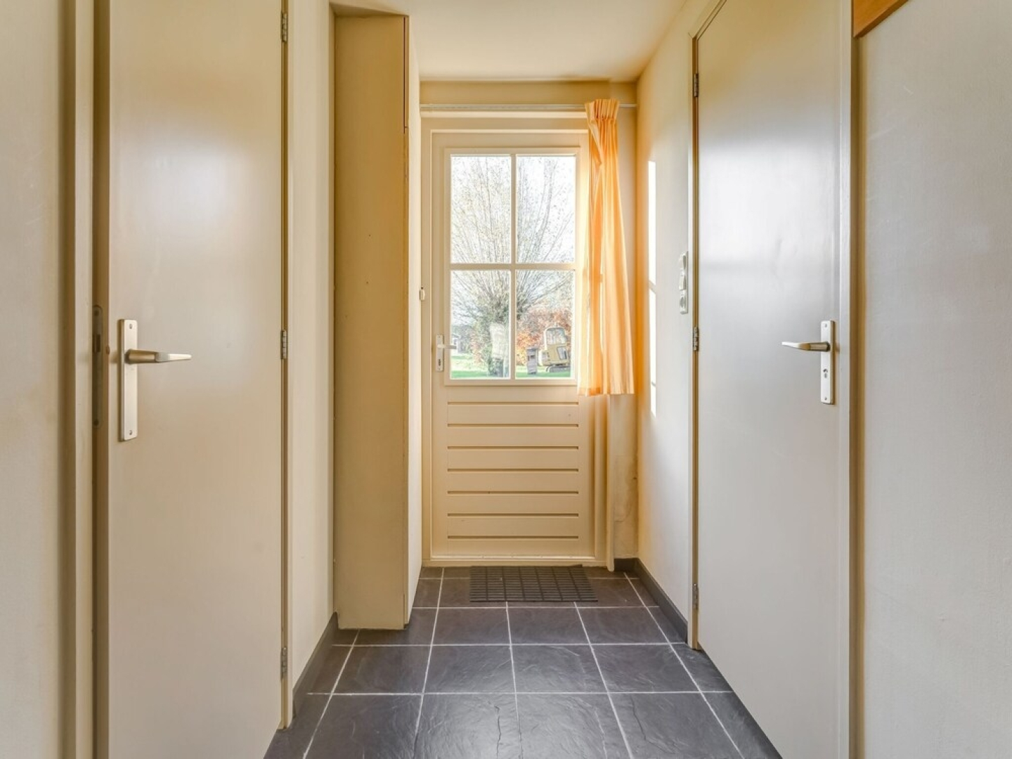 Tranquil Holiday Home in Lage Zwaluwe With Terrace