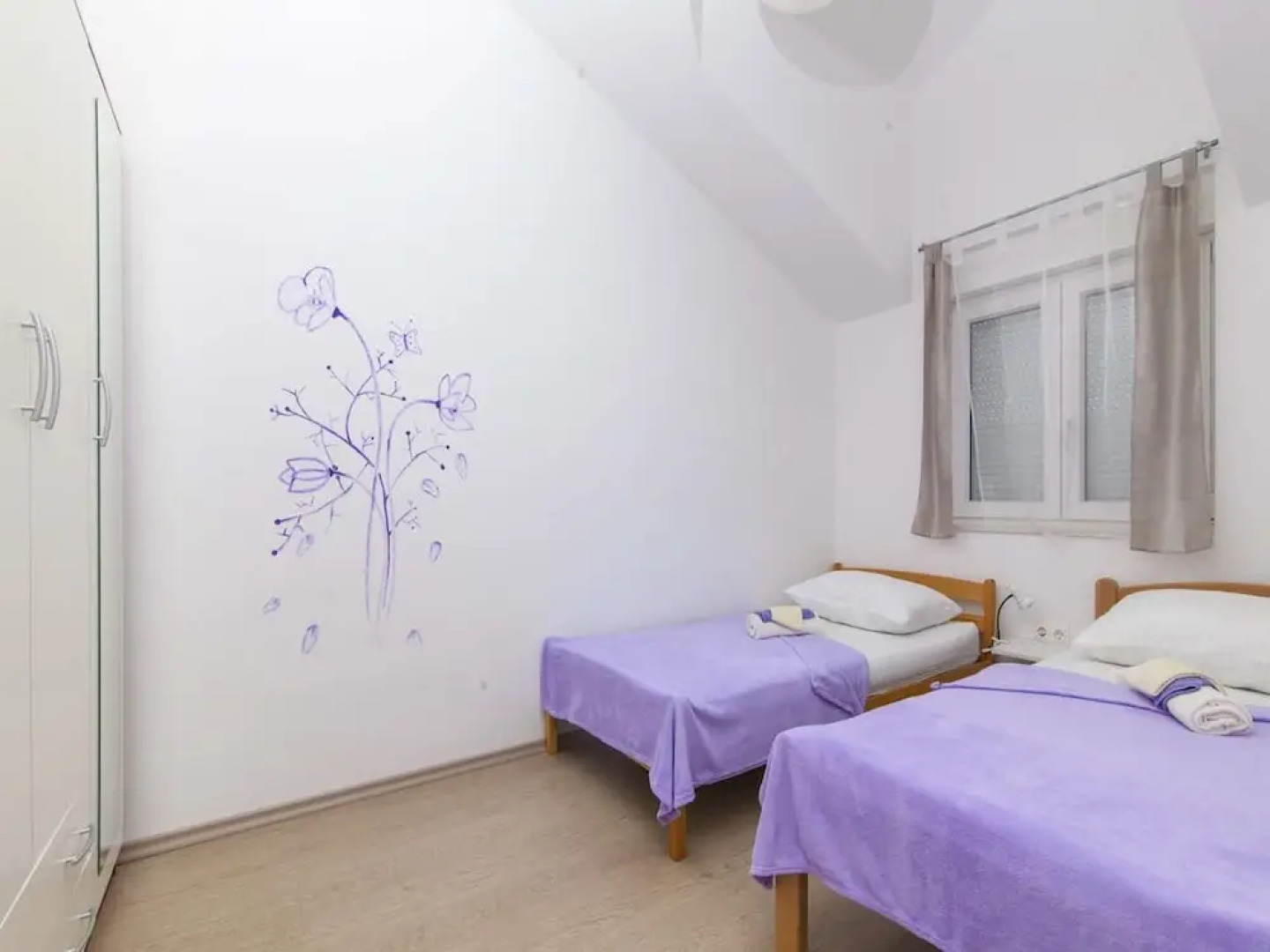 Restful Villa in Brodarica With Sauna