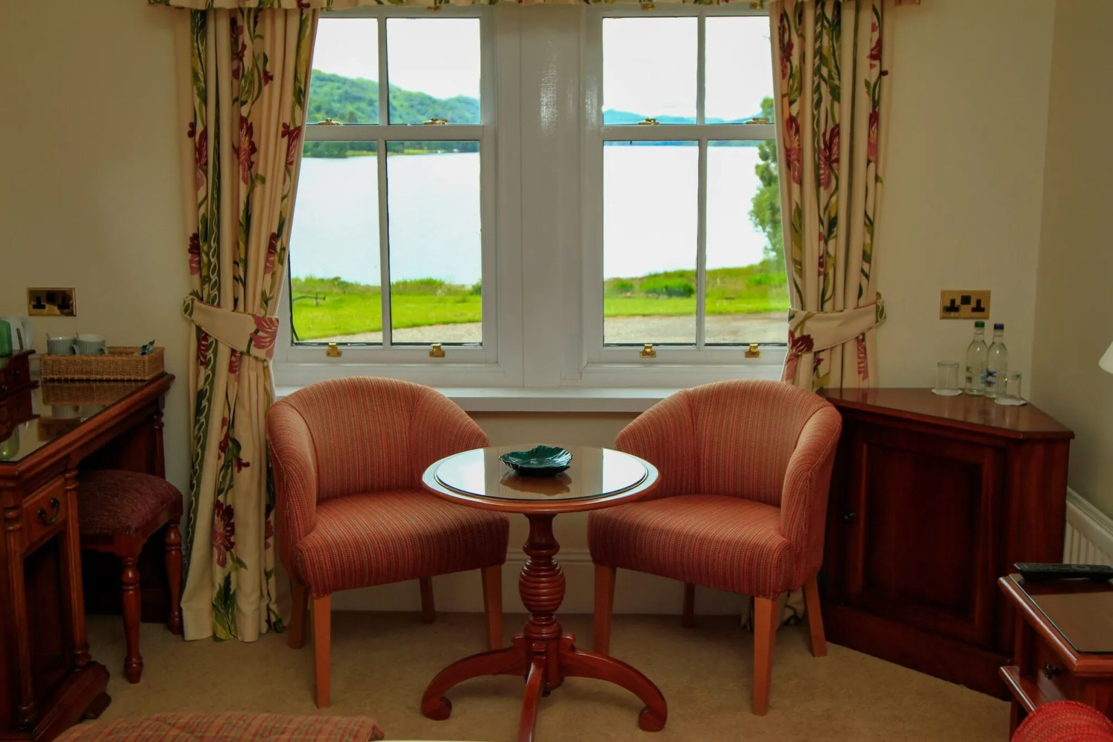 Taychreggan, Signature Collection by Eight Continents