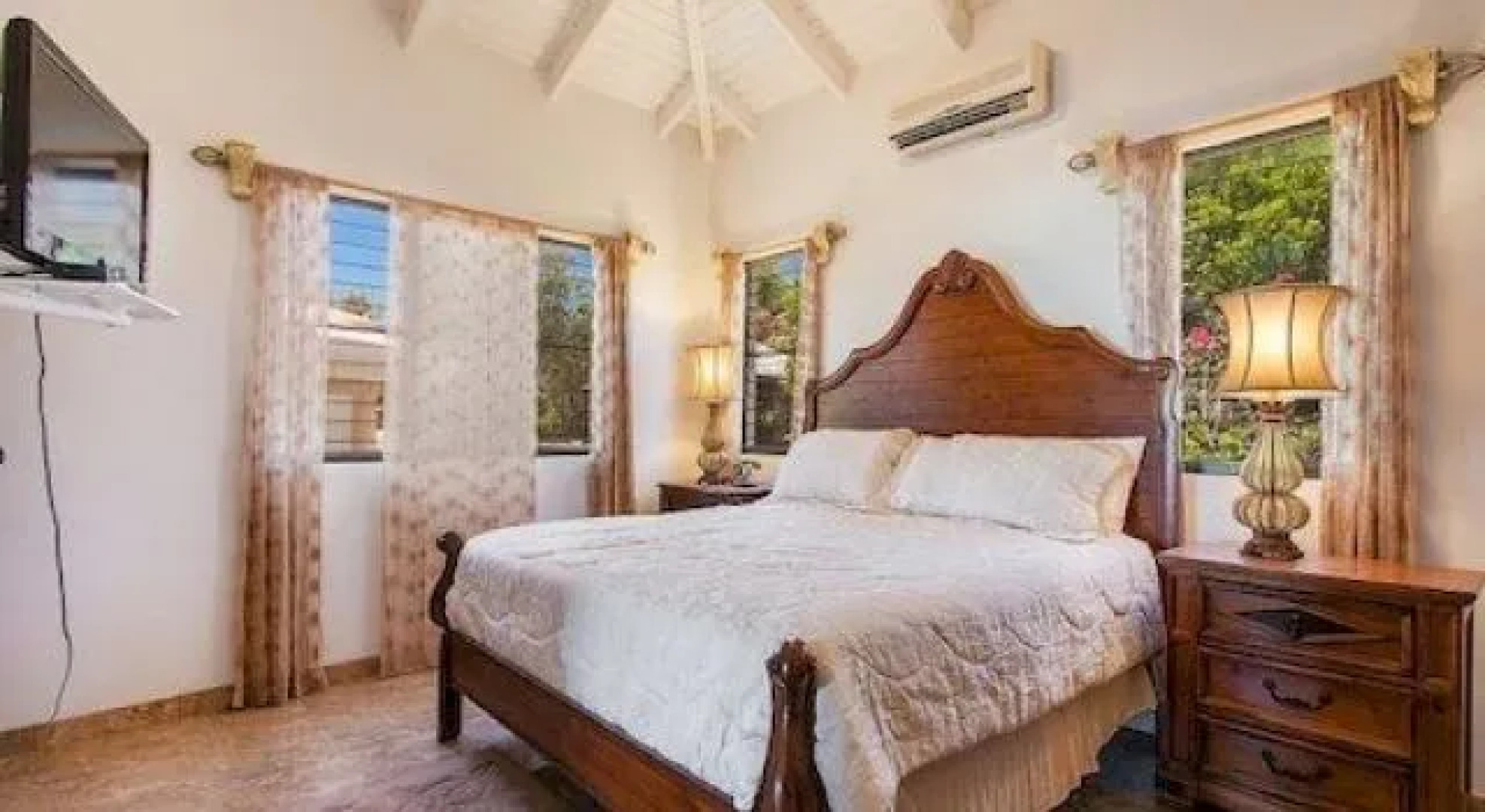 Secret's Oceanfront Vacation Villa