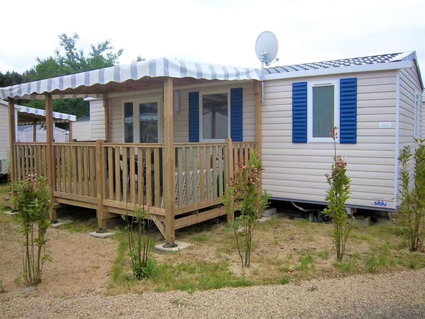 Bungalow With 2 Bedrooms in Saint-julien-en-born, With Pool Access and