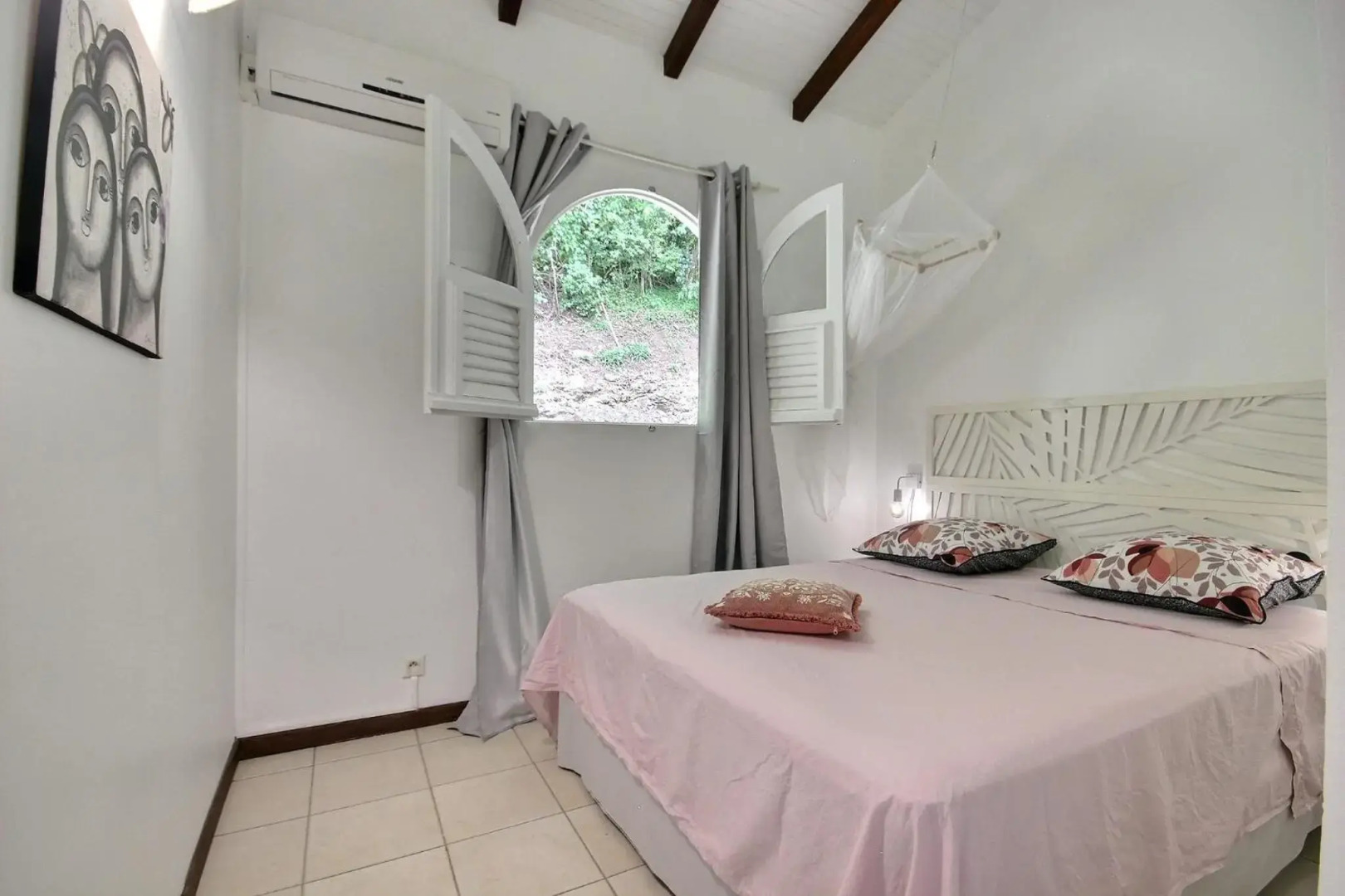 Villa Palmier rouge : 3 ch, piscine à débordement, vue mer et végétation