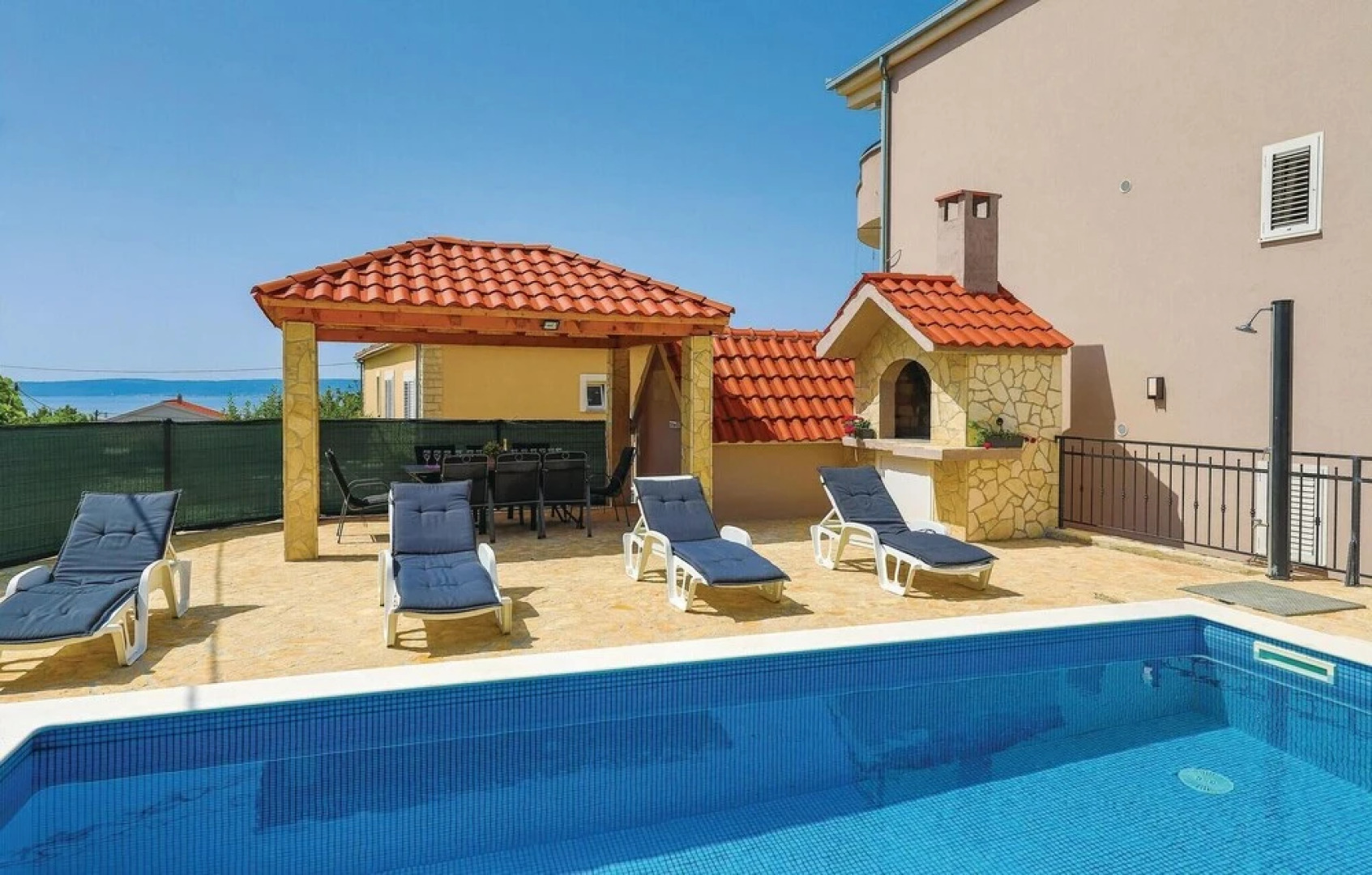 Beautiful Apartment in Kastel Stari With 4 Bedrooms, Wifi and Outdoor Swimming Pool