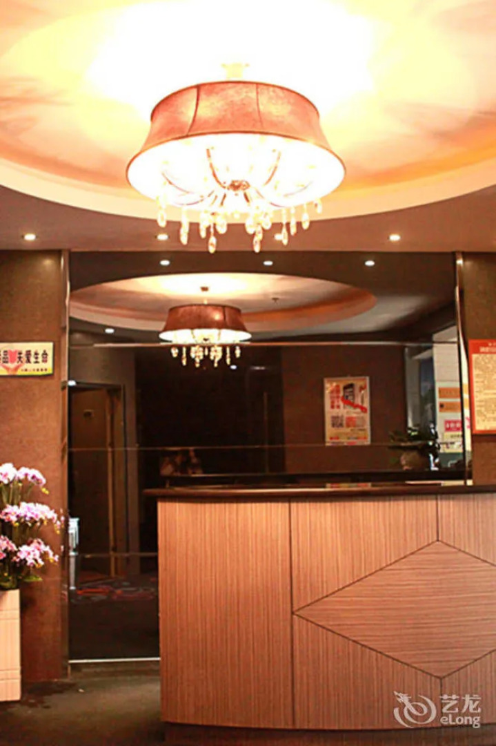 Qingmu Chain Hotel (Ma'an Shandong Railway Station Hongxing Meikailong RT-Mart)