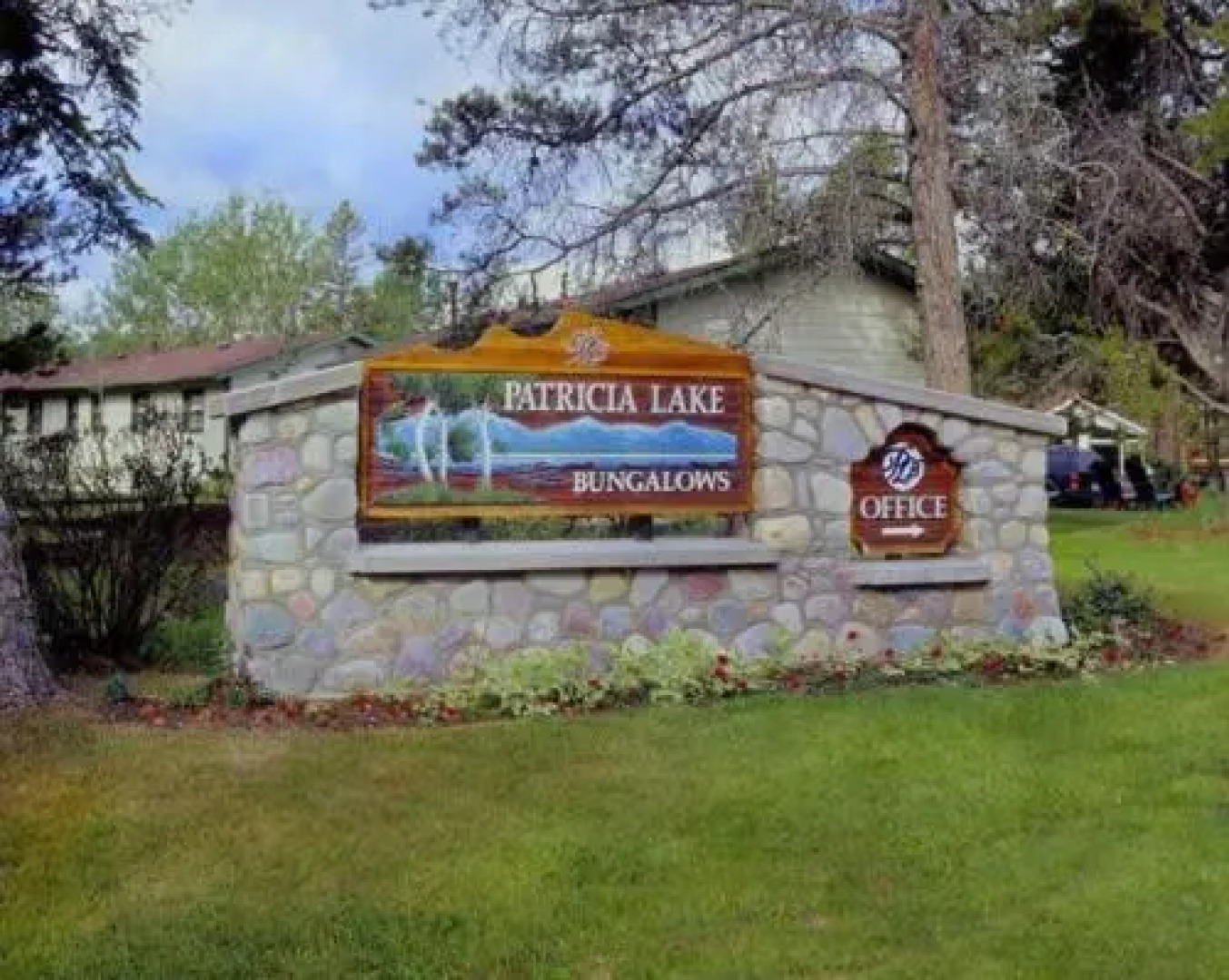 Patricia Lake Bungalows