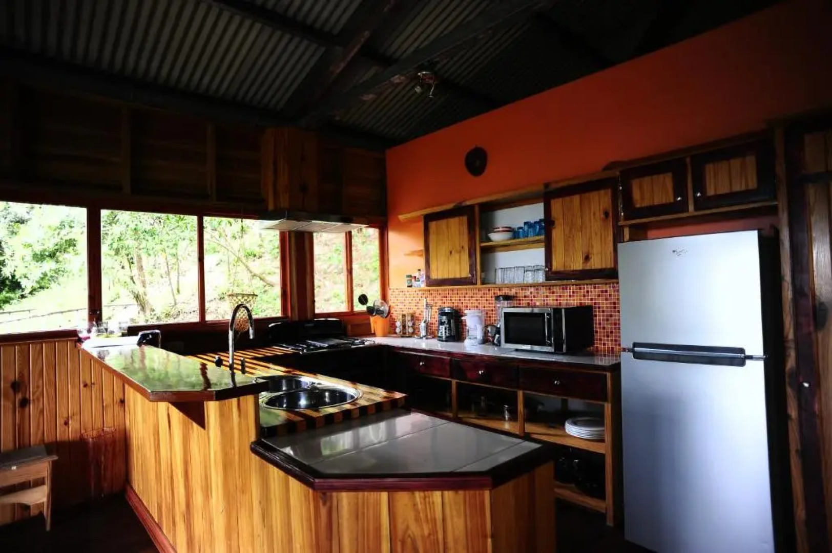 Jungle House next to Refugio la Brisa del Diablo