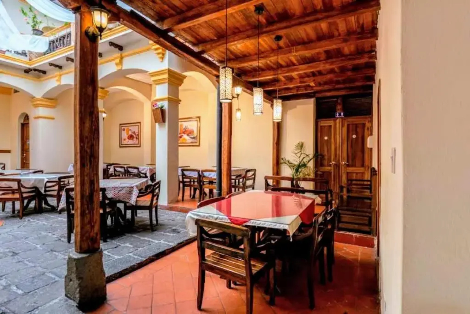 Hostal Restaurante La Suite