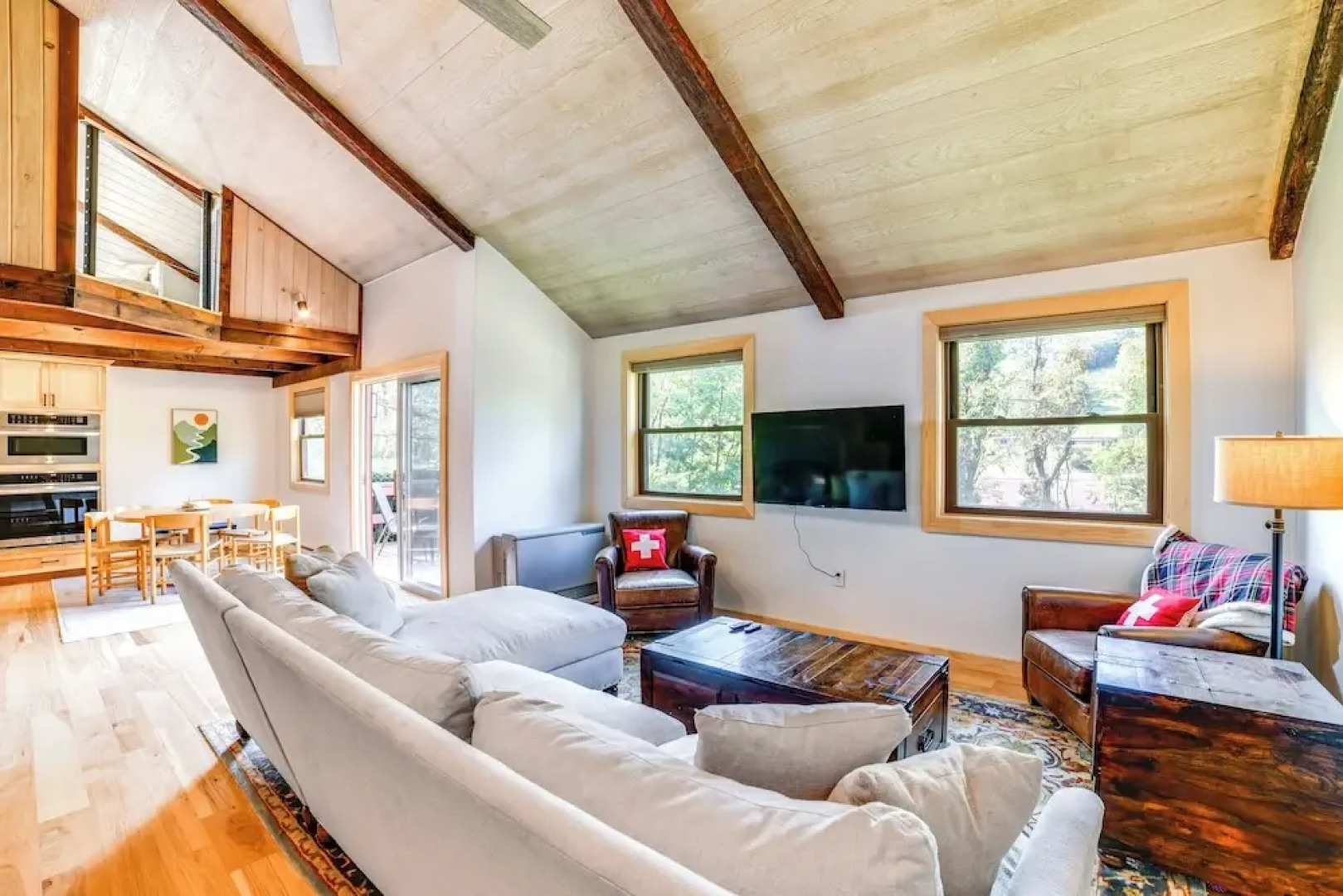 Skier's Paradise: Townhome w/ Deck in Cortland!