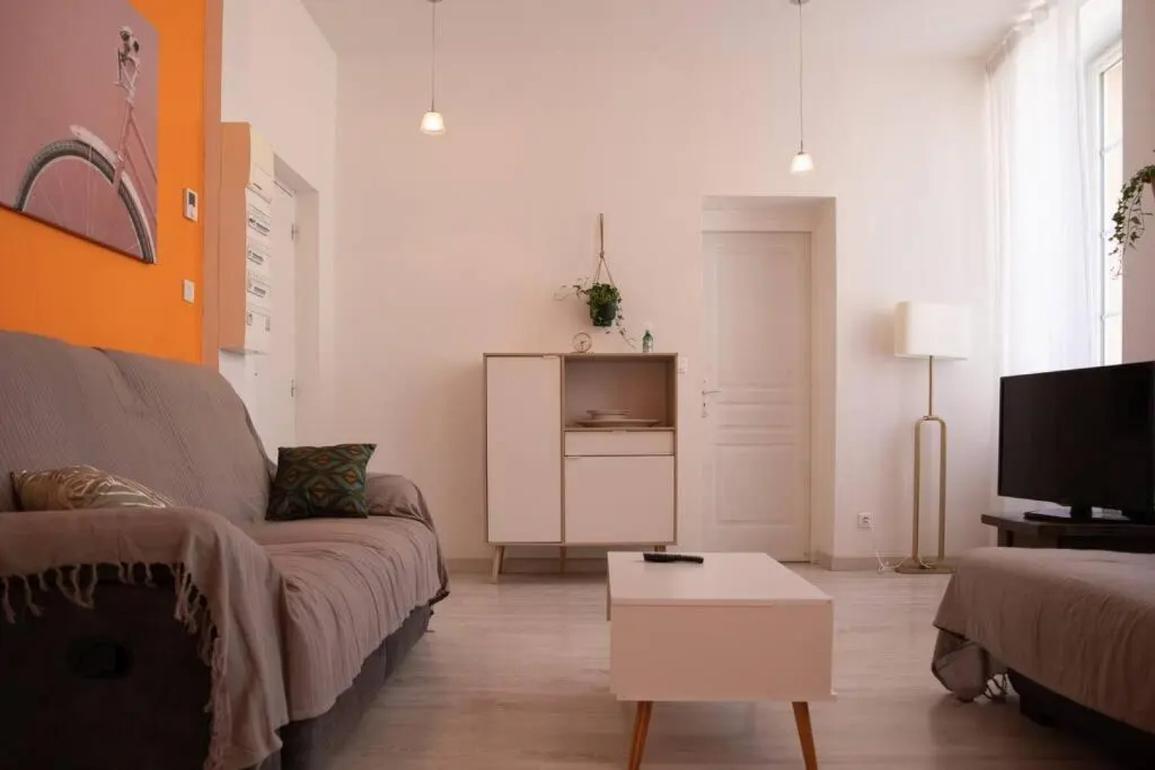 LA FONTAINE NEUVE-AVALLON-5 PERSONNES-1 CHAMBRE-3 LITS-parking-wifi