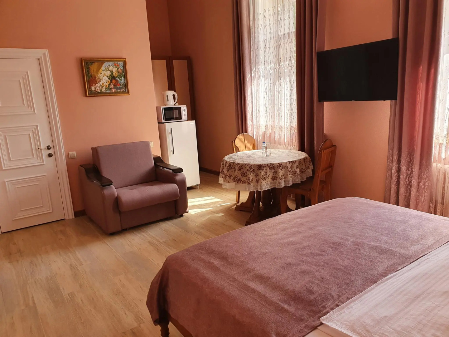 Anna and King  (on Zheleznodorozhnoy)