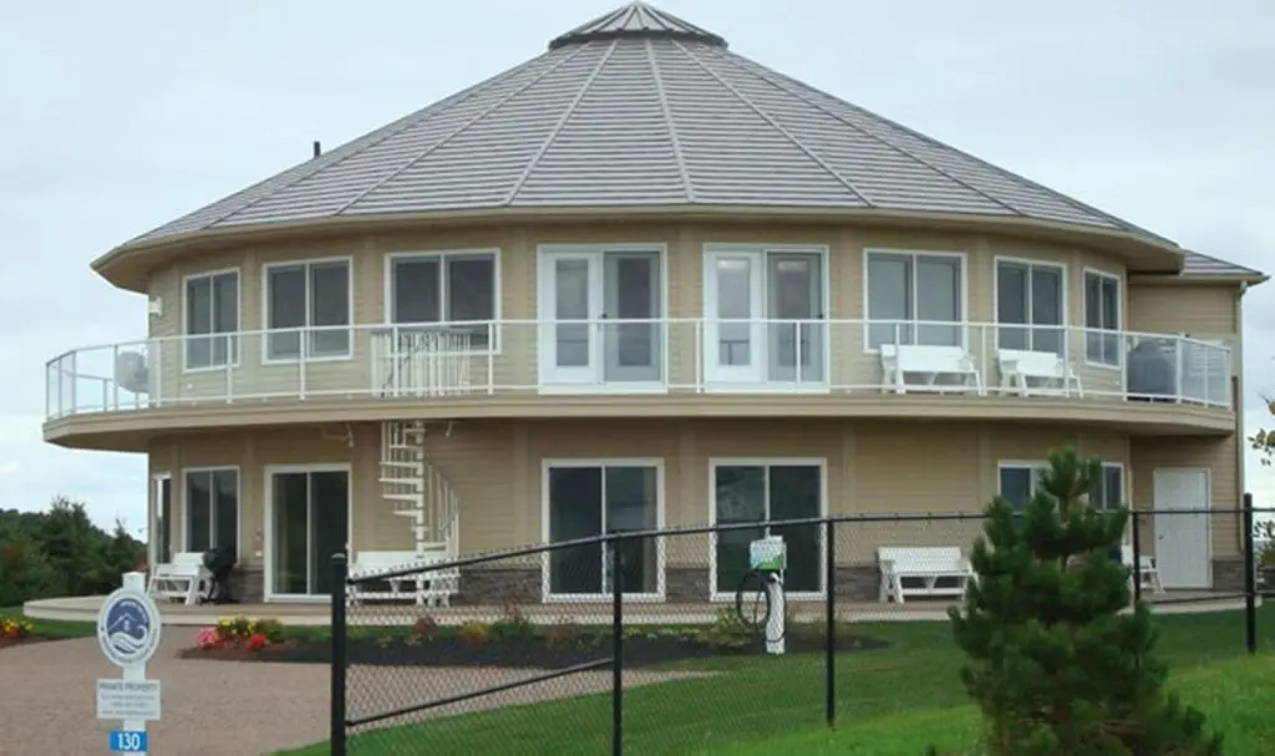 Around the Sea Rotating House, Suites & Tours