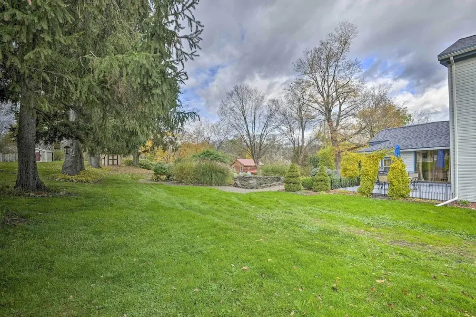 Spacious Home by Finger Lakes & Watkins Glen!