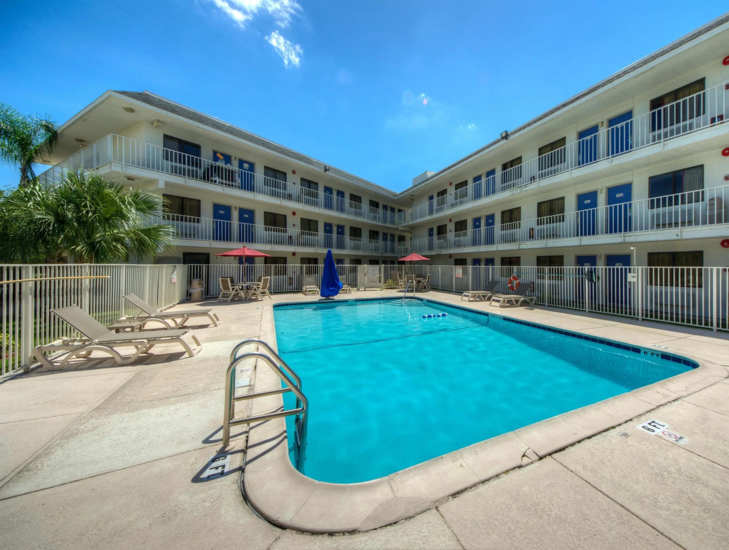 Motel 6 Bradenton, FL