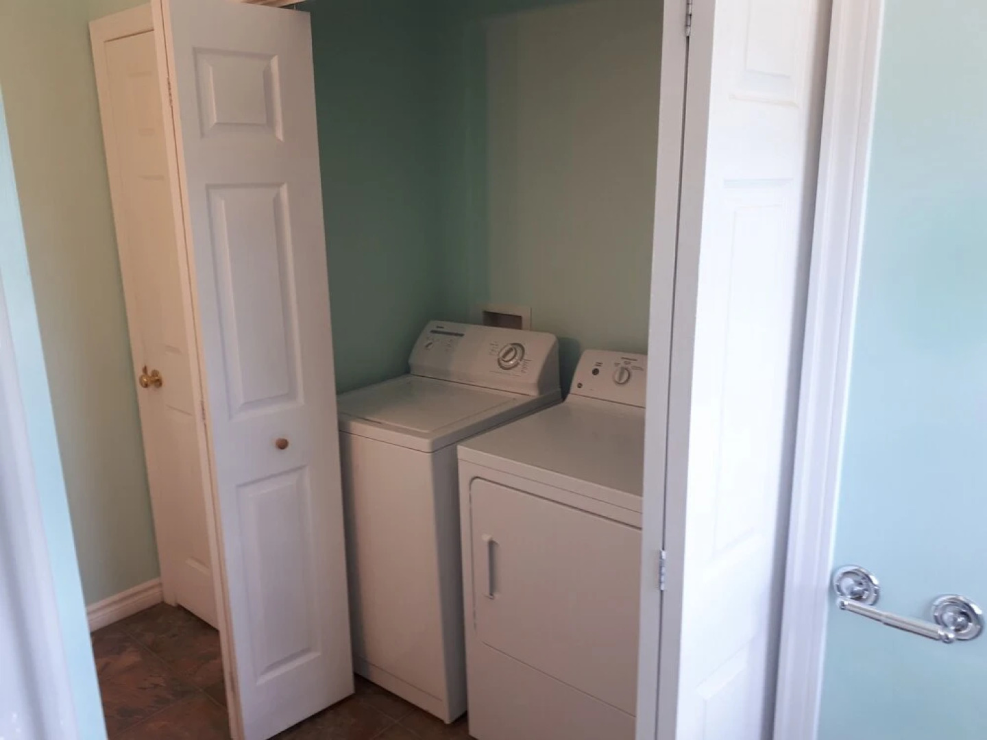 John B's Oceanfront Cottages