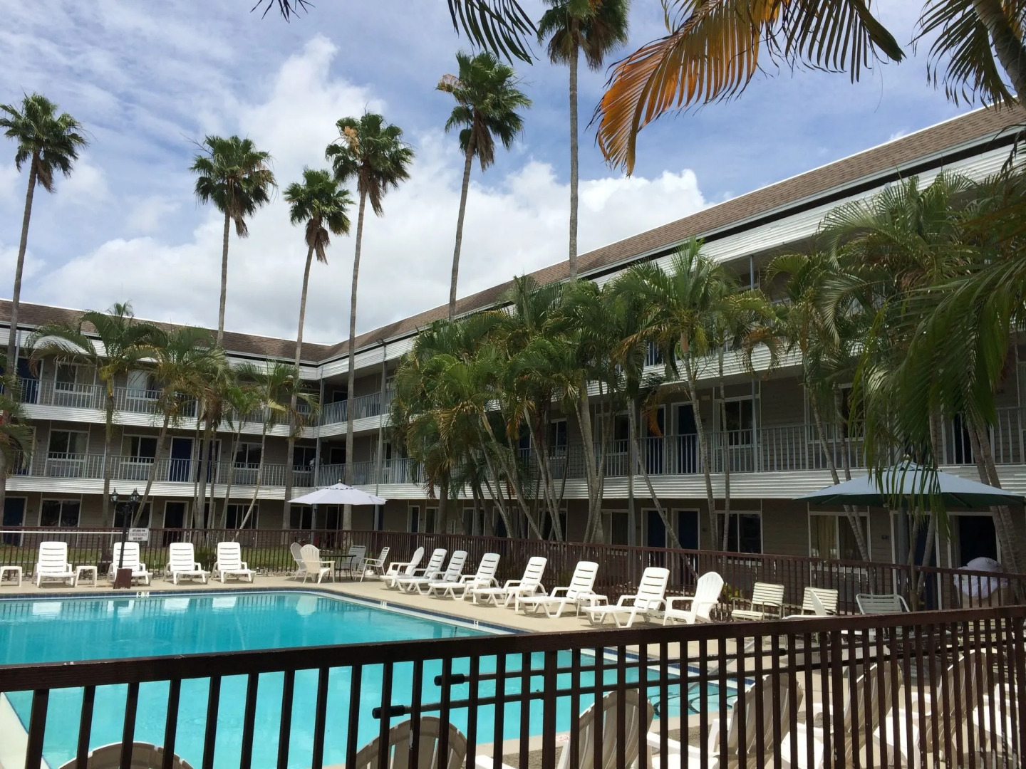 Lantern Inn & Suites