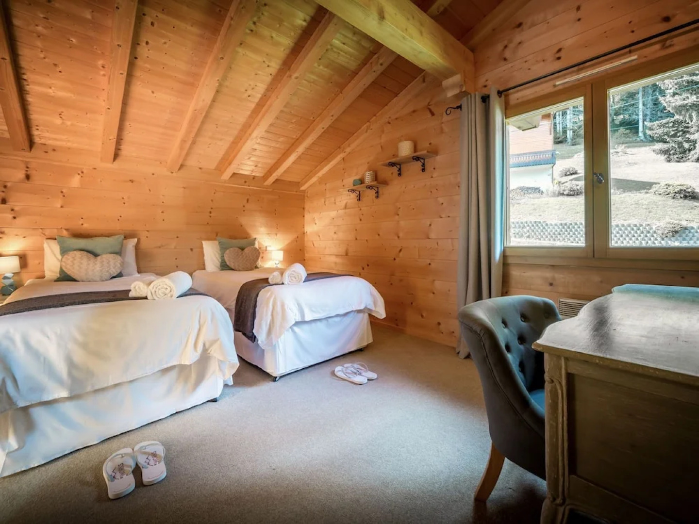 Luxury Holiday Home in La Côte-d'arbroz With Sauna