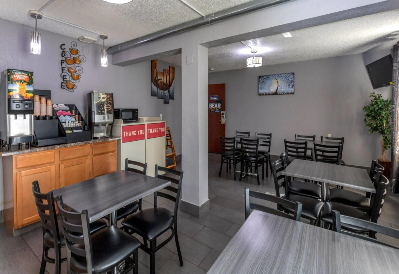 Travelodge by Wyndham Muskegon