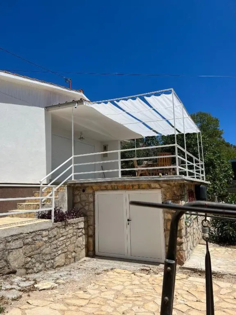 Small, 2 bedroom house, 50 m from the sea