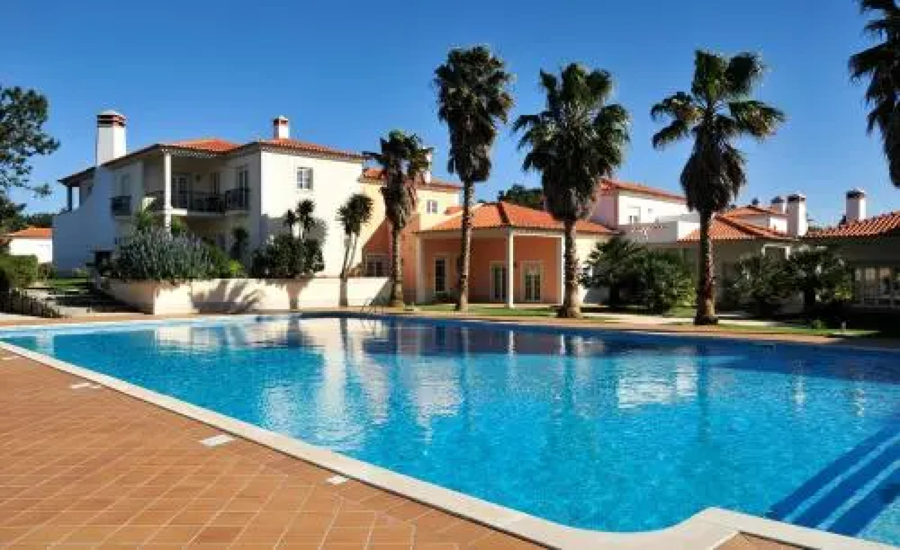 Townhouse Beach Pool Silver Coast C1