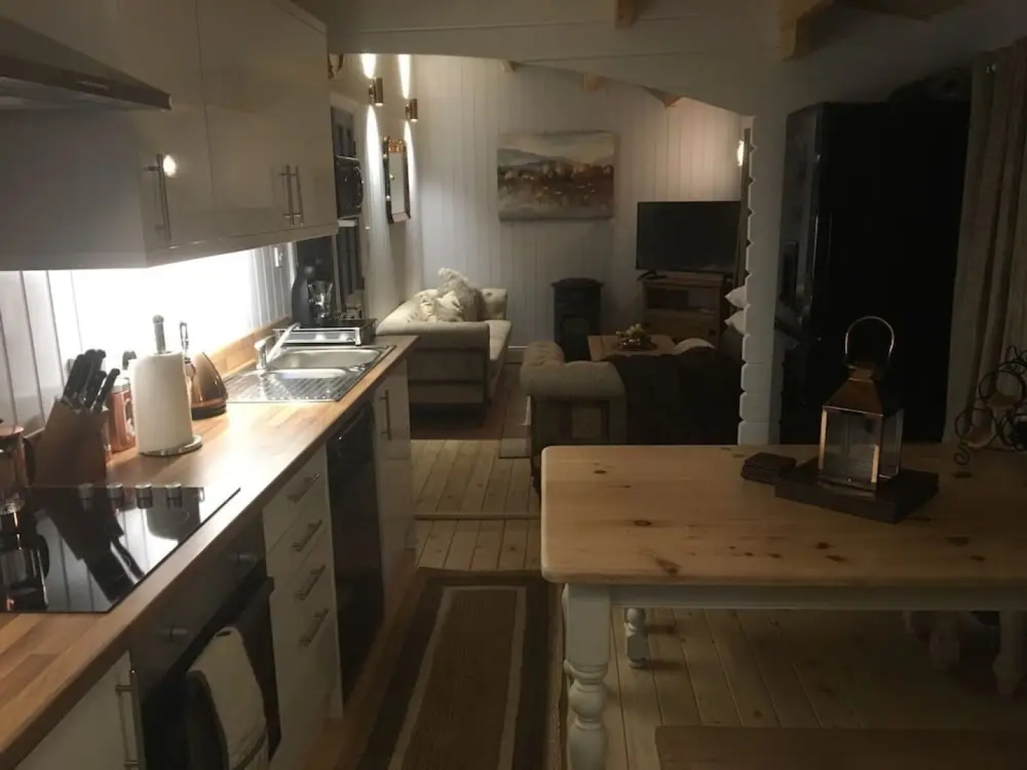 Secret Lodge by Cardiff Holiday Homes