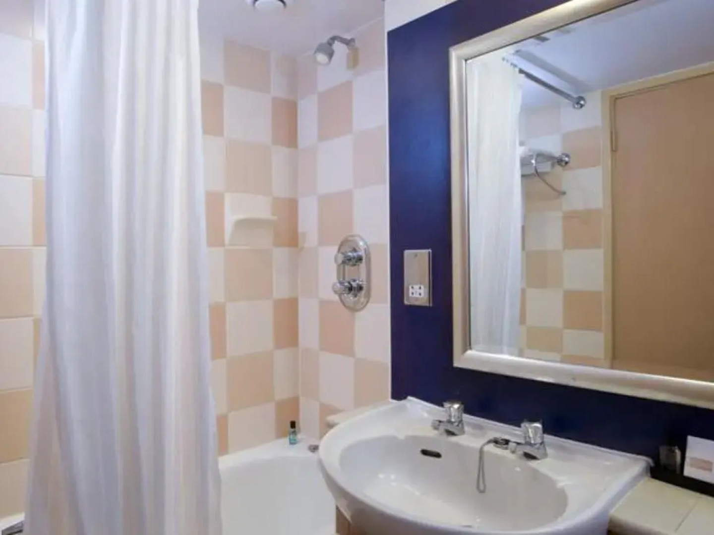 The Hog's Back Hotel & Spa Farnham