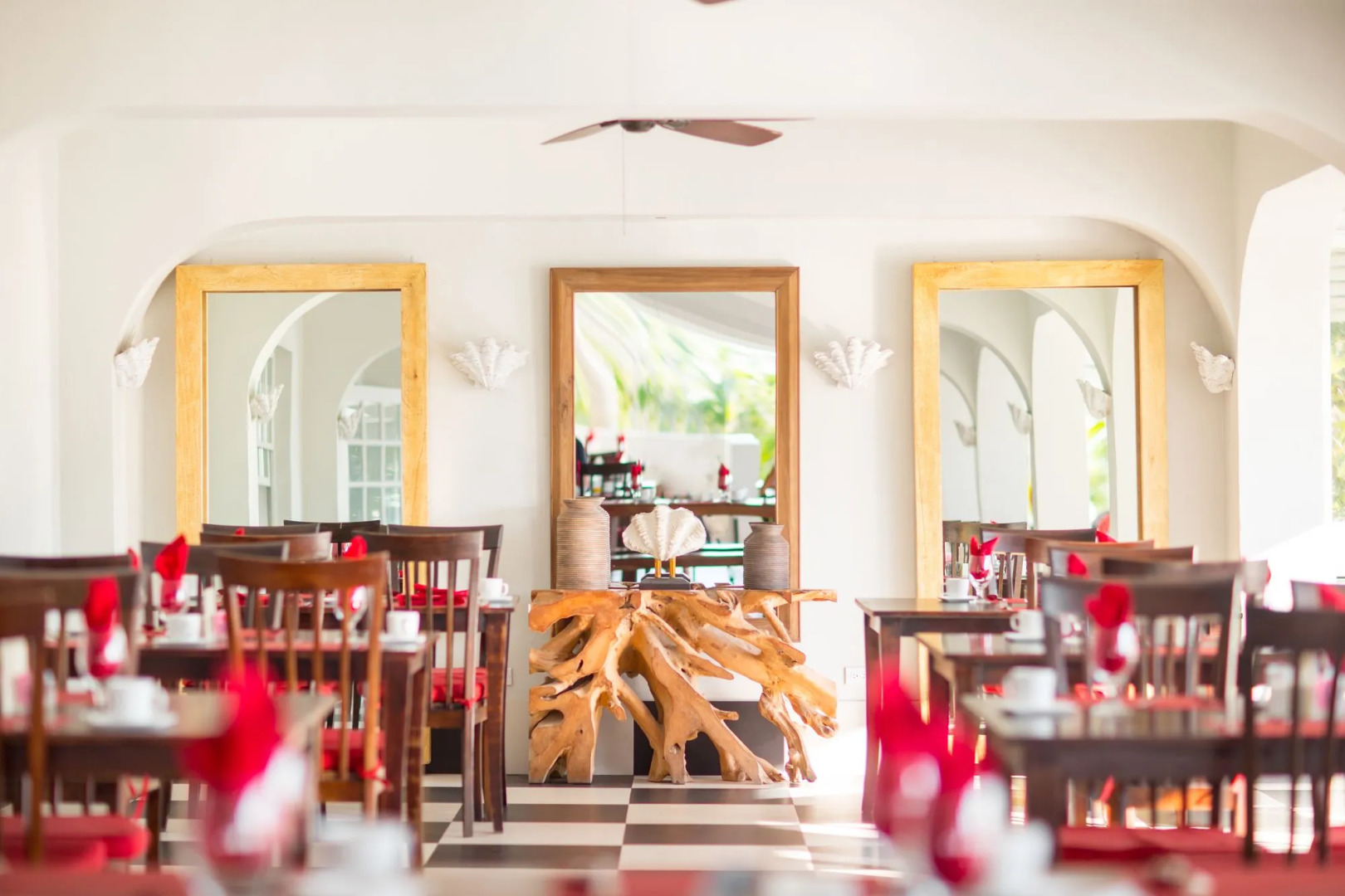 Coral Sands Inn & Cottages