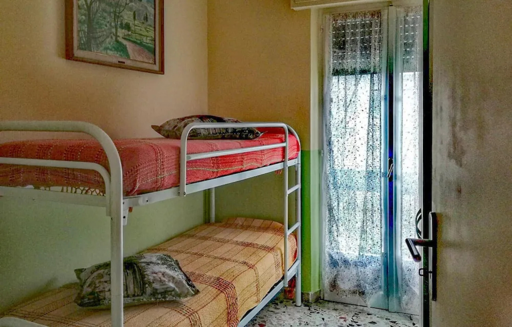 Stunning Home in Villa San Giovanni With 4 Bedrooms and Wifi