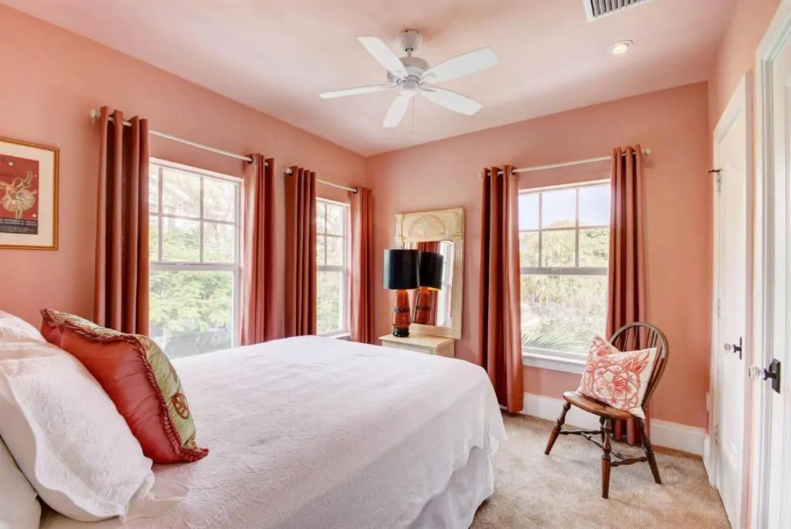 Grey Mist Modern 3bd 2ba on Quiet Street